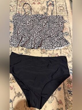 SHEIN White and Black Leopard Print Bikini Top